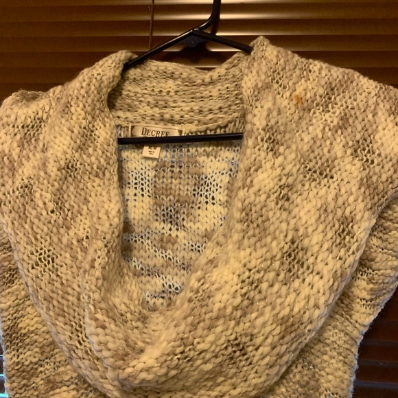 Sleeveless Top Knit - Picture 2 of 8